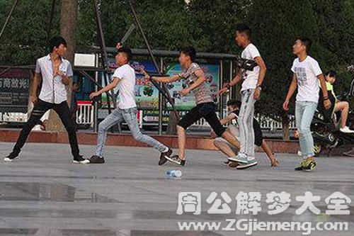 【梦见被兄弟打】