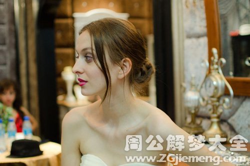 【梦见富家小姐来我家】