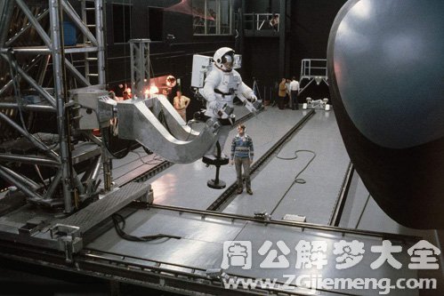 【梦见宇航员训练】
