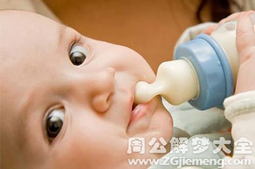 【梦见小孩吸奶】