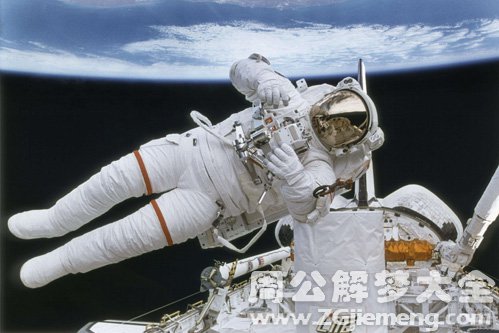 【梦见宇航员做实验】