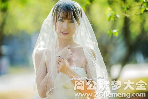 【梦见同事穿婚纱】