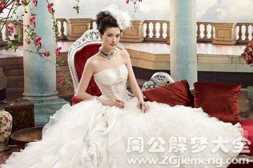 【梦见别人穿礼服】