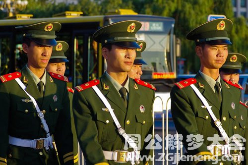 【梦见很多当兵的】