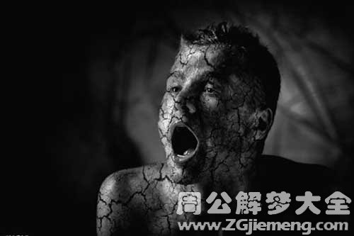 【梦见妈妈鬼上身】