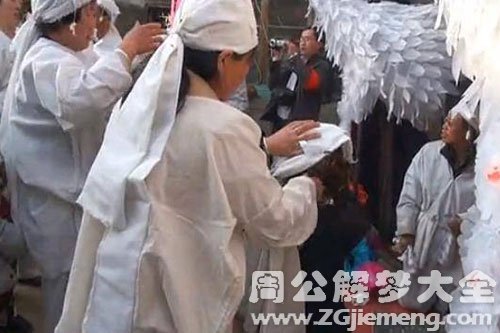 【梦见父亲戴孝】