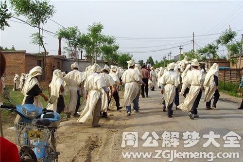 【梦见母亲出殡】