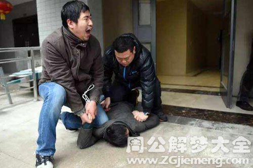 【梦见自己杀死父亲】