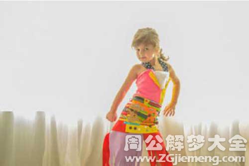 【梦见自己穿妈妈的衣服】