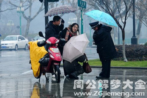 【梦见聋子骑车摔倒】