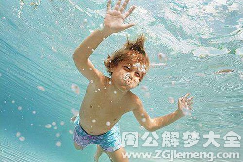 【梦见自己女儿掉水里】