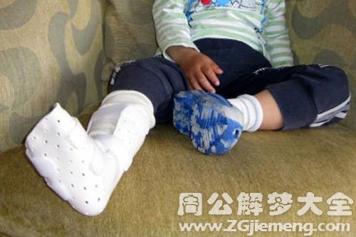 【梦见儿子骨折】