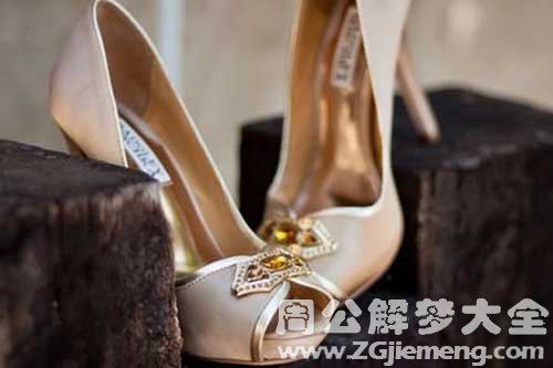 【梦见别人送鞋给自己】