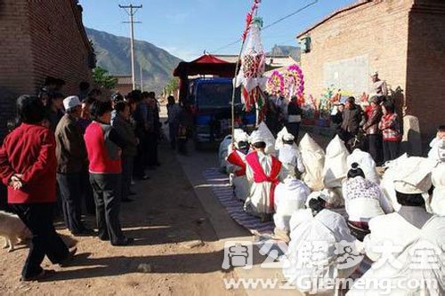 【梦见已故的亲人出殡】