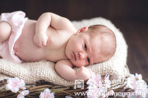 【梦见抱着小孩尿尿】