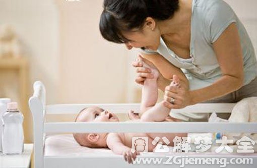 【梦见婴儿尿裤子】