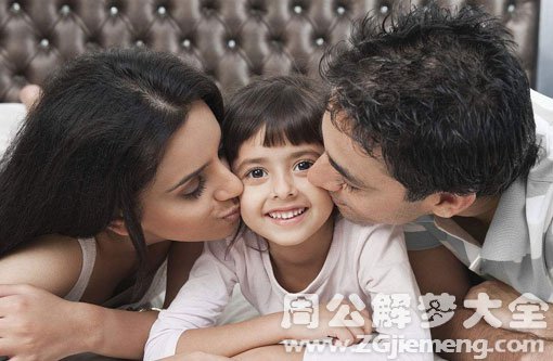 【梦见女孩亲我】