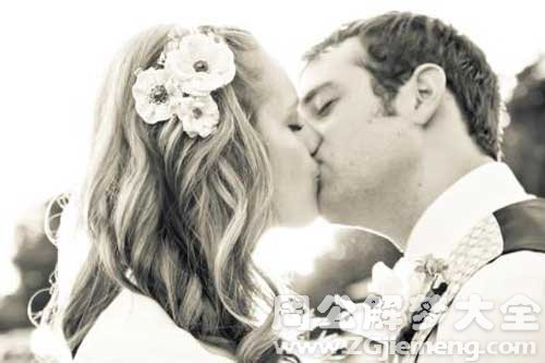 【梦见前男友接吻】