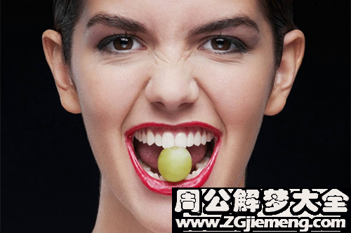 【梦见自己被别人咬】