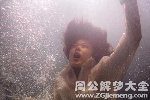 【梦见朋友淹死了】