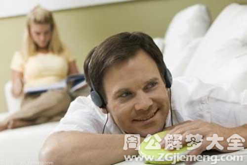 【梦见打自己的老公】