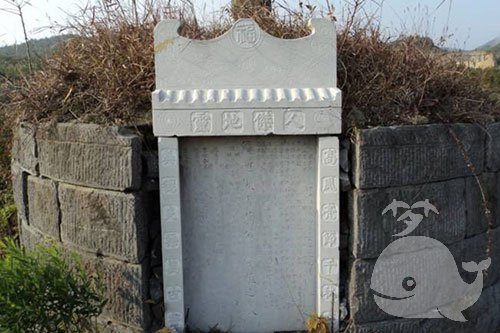 【梦见爸爸的坟墓】