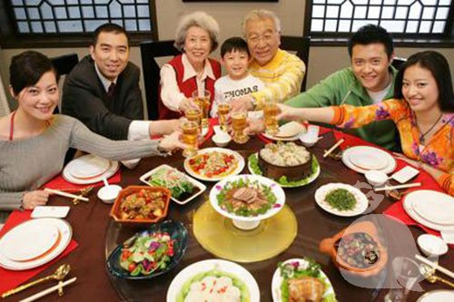 【梦见亲人一起吃饭】