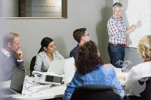 【梦见一起上班的同事】