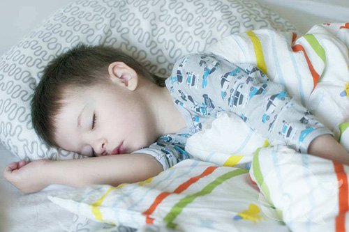 【梦见小孩在我家床上】