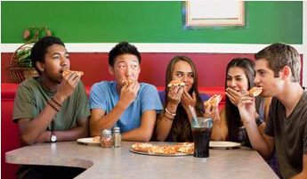 梦到和朋友一起吃饭