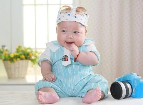 梦见两个小男孩