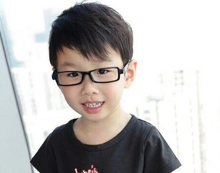 梦见外国小男孩