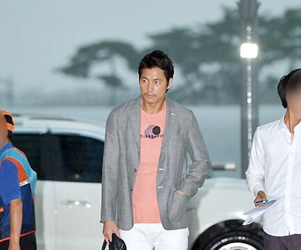 梦见跟别的男人睡觉