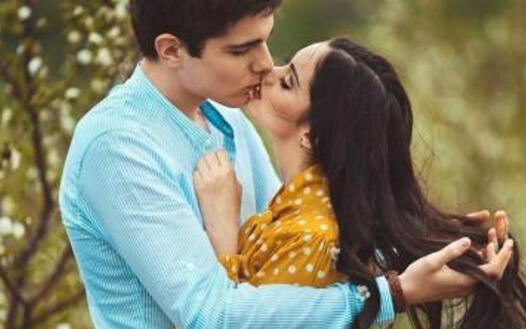 梦见爱人掉进水里