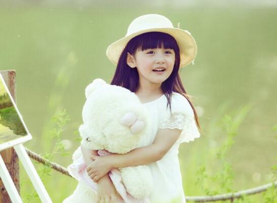 梦见小女孩尿裤子