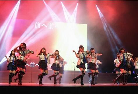 梦见一群人跳舞