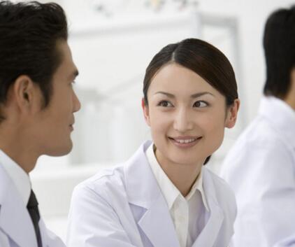 梦见医生给别人看病