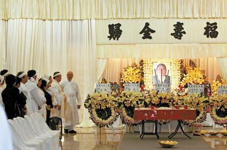 梦见河里淹死人