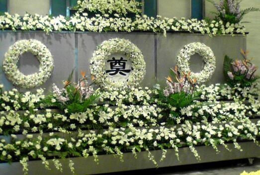 梦见给死人送饭