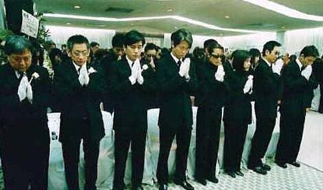 梦见自己给死人钱