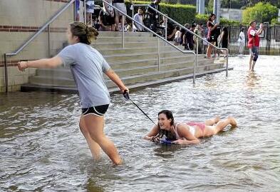 梦见自己被水淹