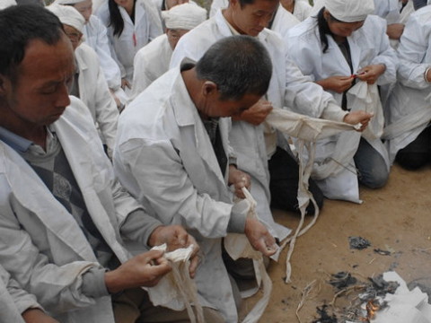 梦见别人带孝帽