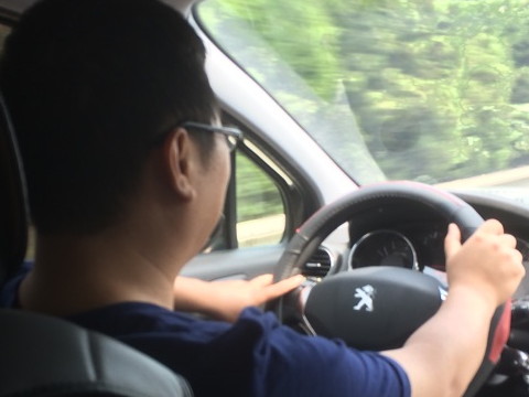 梦见别人开车接我