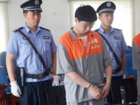 梦见朋友偷东西被警察抓