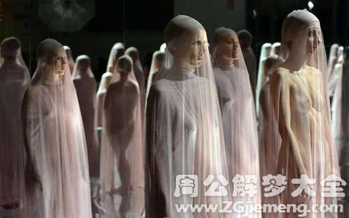 【梦见裸体 脱光衣服】