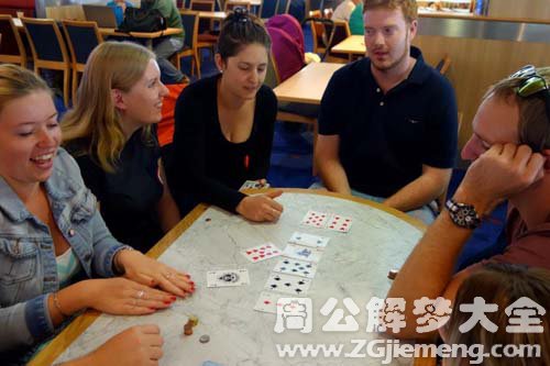 【梦见和同学打扑克牌】